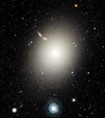 13_elliptical_galaxies_M87