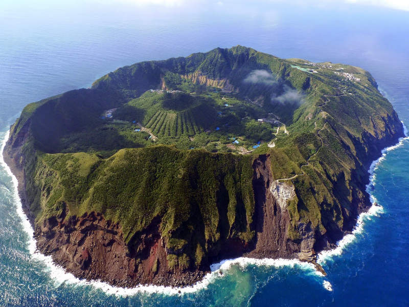 Aogashima-Island-above